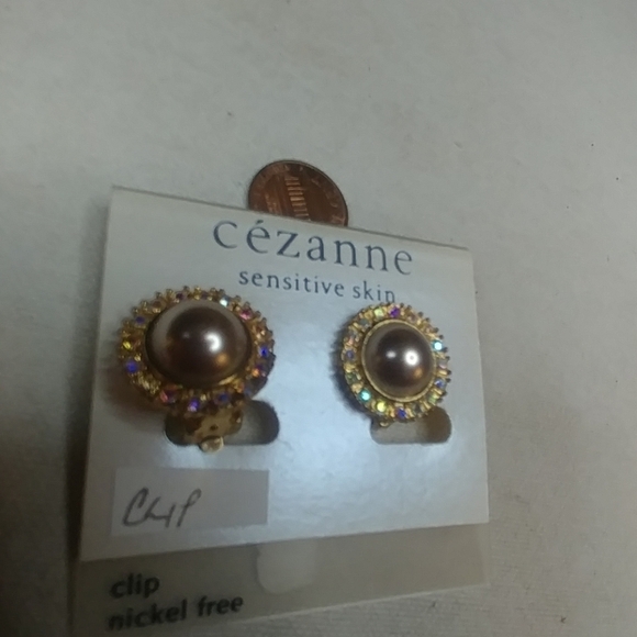 Earrings pearl-like center surrounded by rhineston - Picture 7 of 7